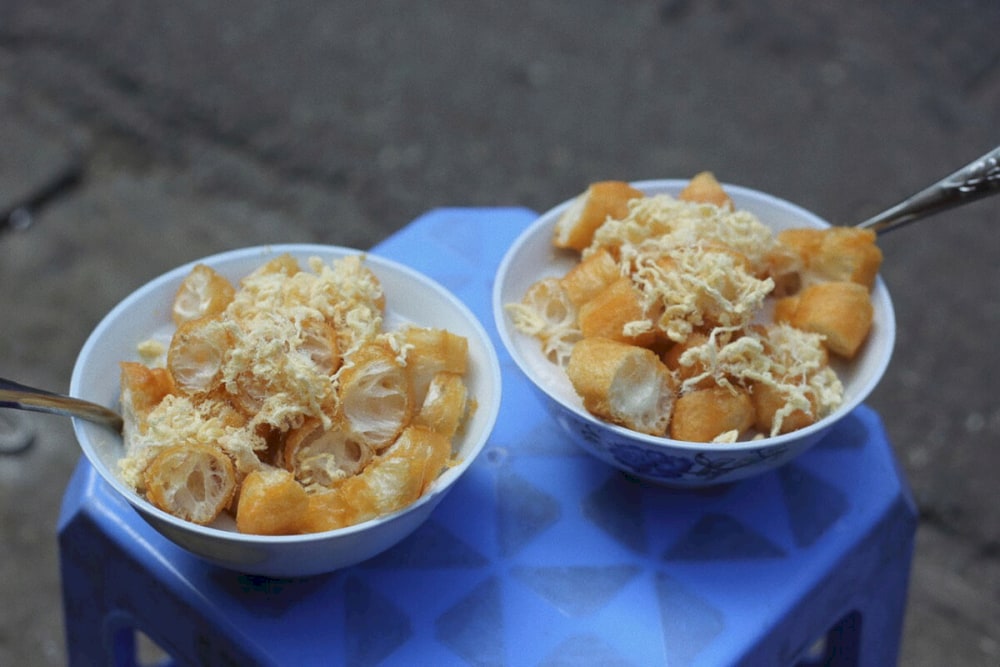 Porridge is cooked with finely ground rice and sweet bone broth 